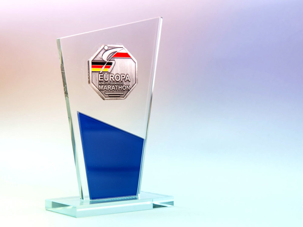 Glaspokale Rainbow mit individuellen Text & Logo günstig kaufen Award Pokale M65 