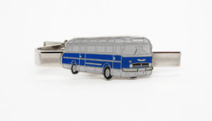 Krawattennadel mit Bus aus Metall geprägt