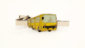 Krawattennadel mit Bus aus Metall, farbig